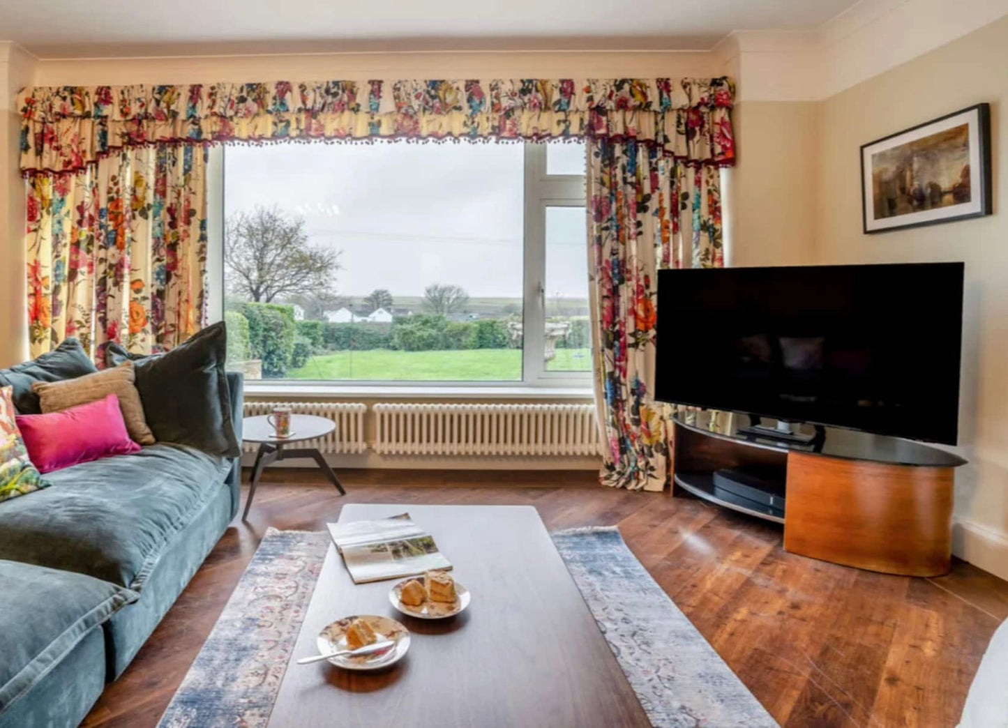 Llanrhidian - Sleeps x20, Hot tub, Ideal for families