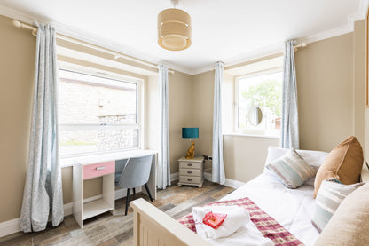 Llanrhidian - Boutique Style Hotel sleeps x15, Gower Peninsula