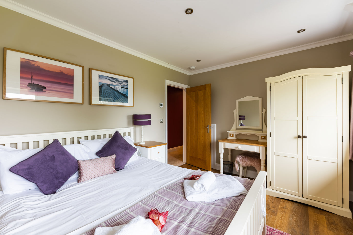 Llanrhidian - Boutique Style Hotel sleeps x15, Gower Peninsula