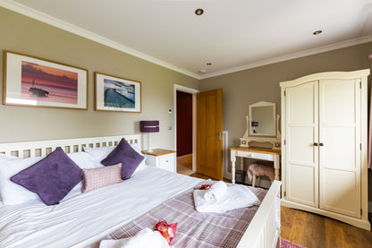 Llanrhidian - Boutique Style Hotel sleeps x15, Gower Peninsula