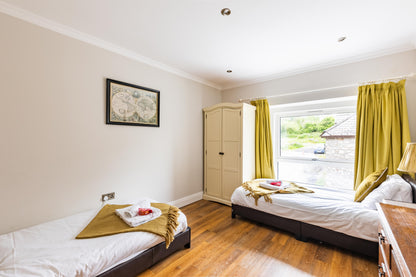 Llanrhidian - Boutique Style Hotel sleeps x15, Gower Peninsula