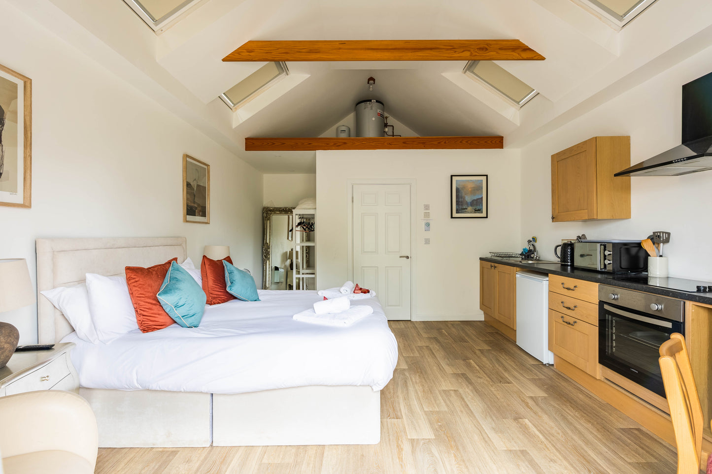 Llanrhidian - Boutique Style Hotel sleeps x15, Gower Peninsula