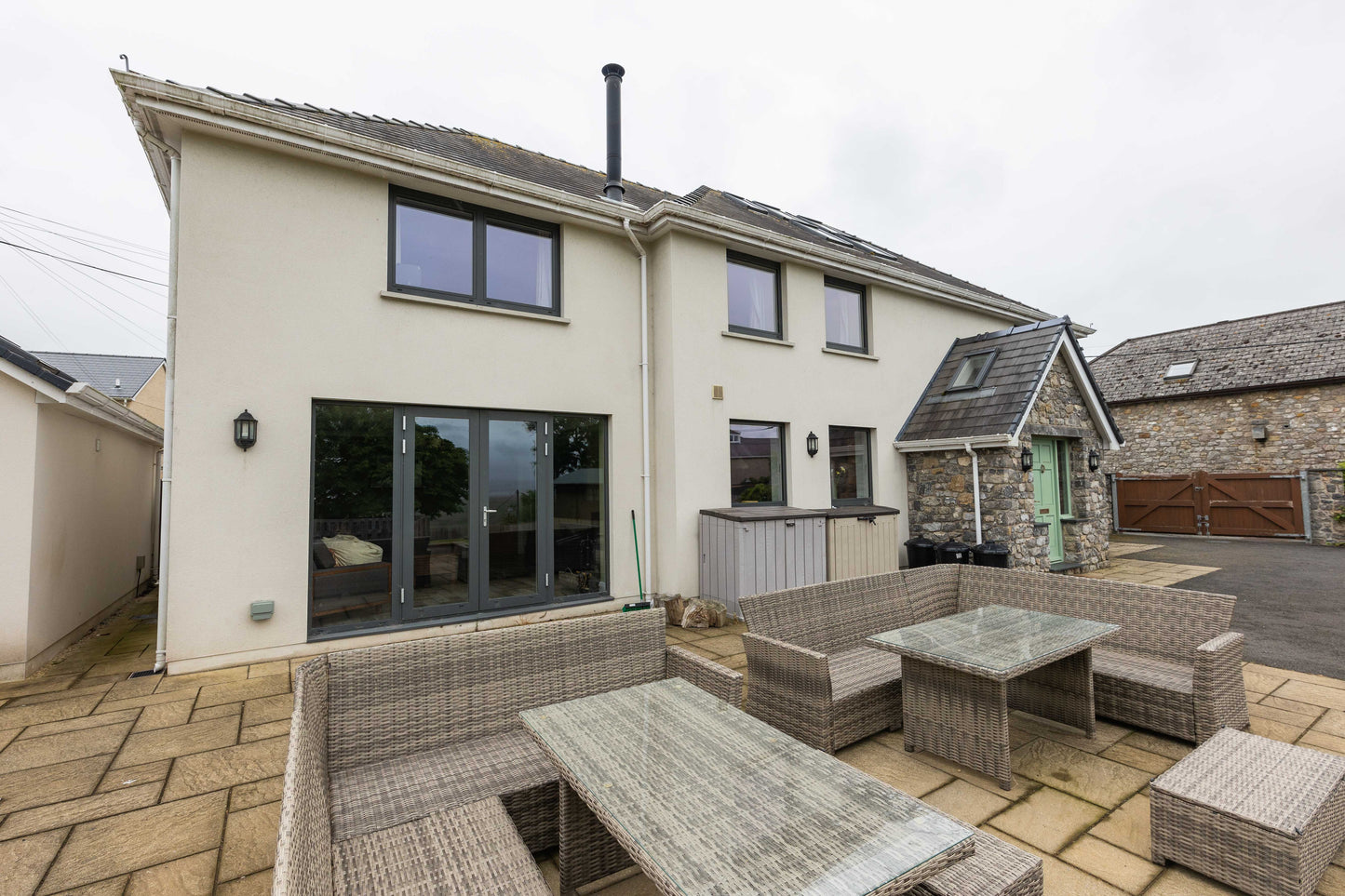 Llanrhidian - Boutique Style Hotel sleeps x15, Gower Peninsula