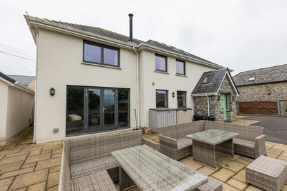 Llanrhidian - Boutique Style Hotel sleeps x15, Gower Peninsula