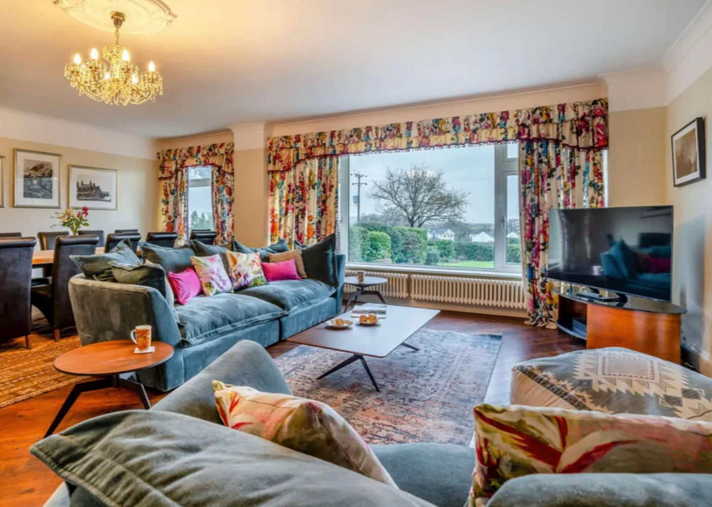 Llanrhidian - Sleeps x20, Hot tub, Ideal for families