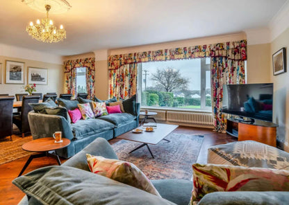 Llanrhidian - Sleeps x20, Hot tub, Ideal for families