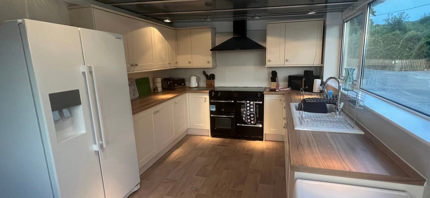 Llanrhidian - Sleeps x20, Hot tub, Ideal for families