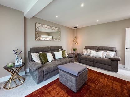 Sea Views, Modern, West Cross, Close to Mumbles, Sleeps x5