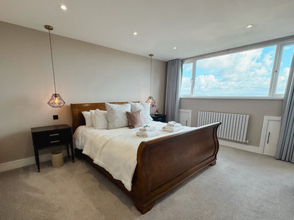 Sea Views, Modern, West Cross, Close to Mumbles, Sleeps x5