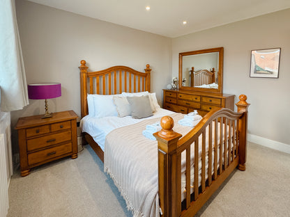 Sea Views, Modern, West Cross, Close to Mumbles, Sleeps x5