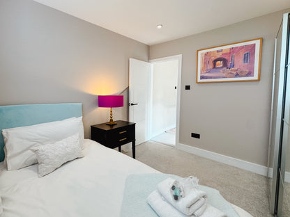 Sea Views, Modern, West Cross, Close to Mumbles, Sleeps x5