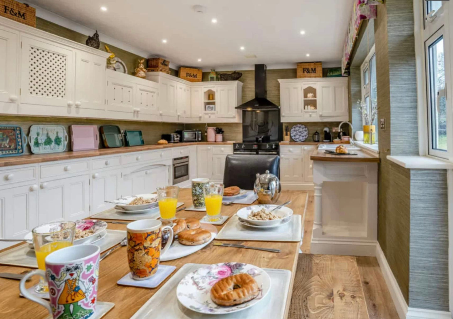 Llanrhidian - Sleeps x20, Hot tub, Ideal for families