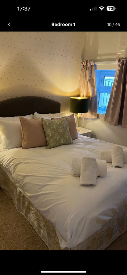 Llanrhidian - Sleeps x20, Hot tub, Ideal for families