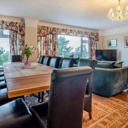 Llanrhidian - Sleeps x20, Hot tub, Ideal for families