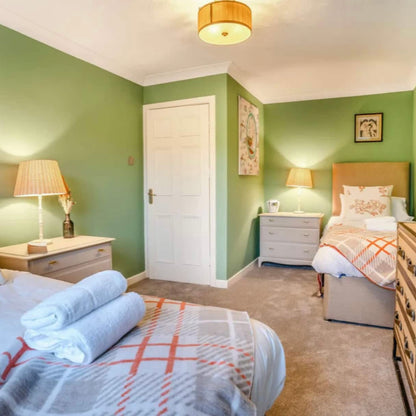 Llanrhidian - Sleeps x20, Hot tub, Ideal for families