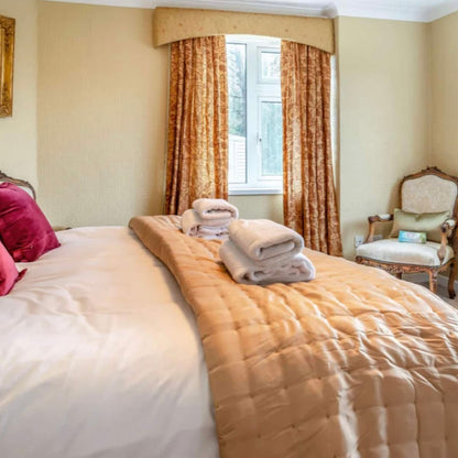 Llanrhidian - Sleeps x20, Hot tub, Ideal for families