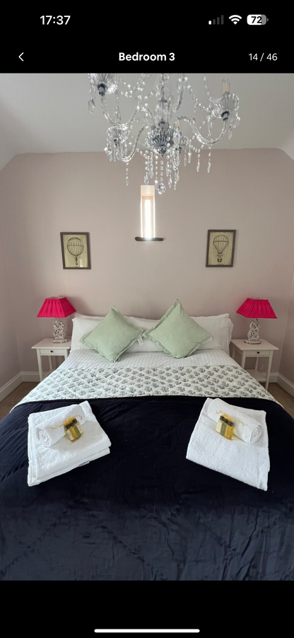 Llanrhidian - Sleeps x20, Hot tub, Ideal for families