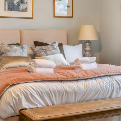 Llanrhidian - Sleeps x20, Hot tub, Ideal for families