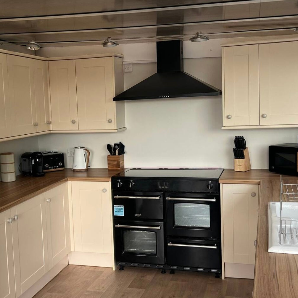 Llanrhidian - Sleeps x20, Hot tub, Ideal for families