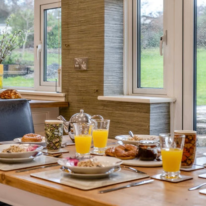 Llanrhidian - Sleeps x20, Hot tub, Ideal for families