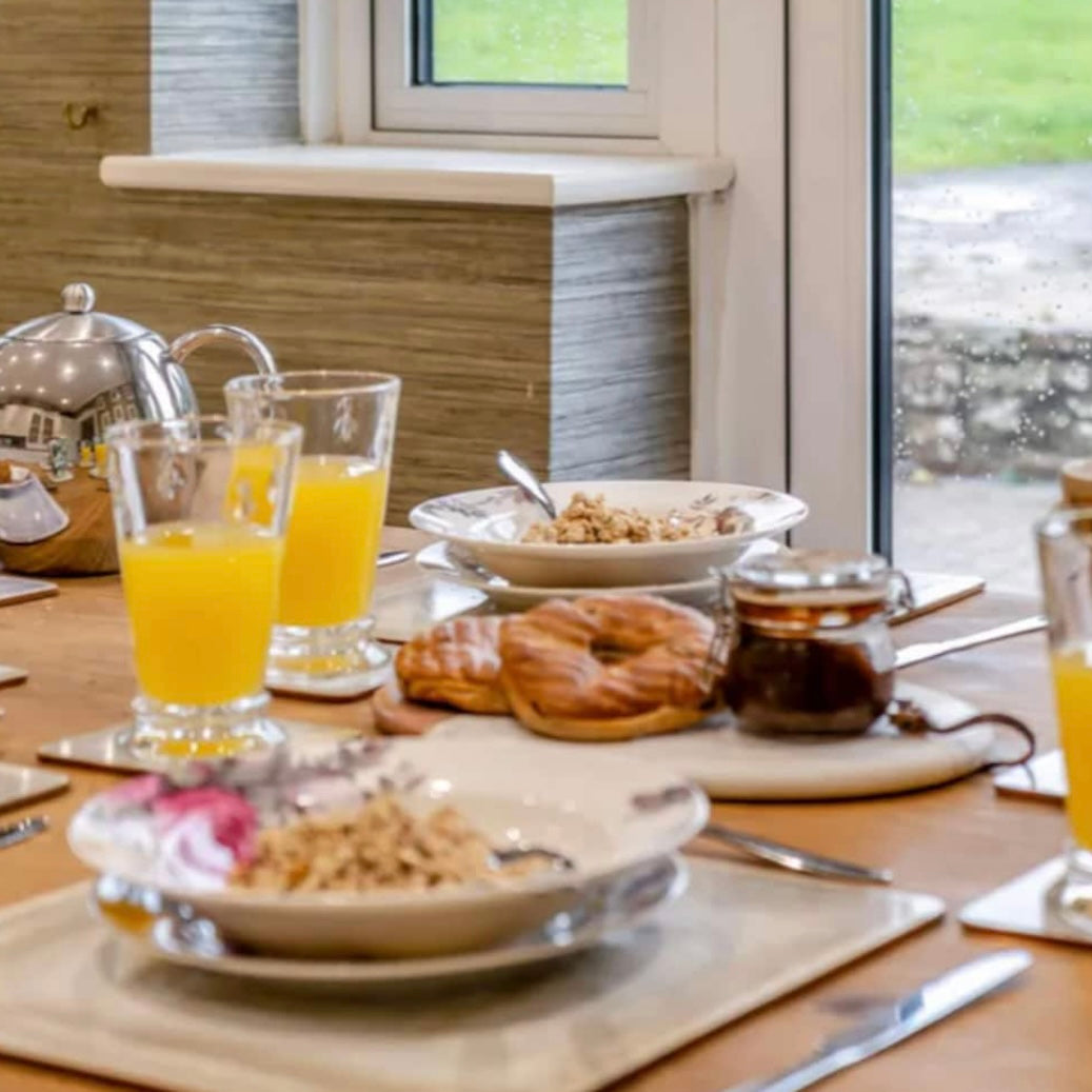 Llanrhidian - Sleeps x20, Hot tub, Ideal for families