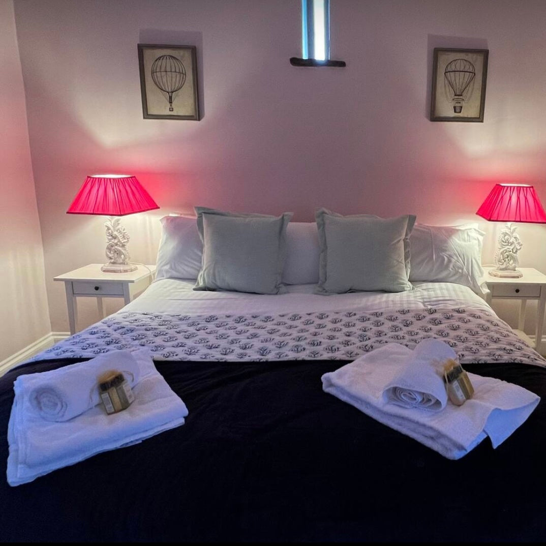 Llanrhidian - Sleeps x20, Hot tub, Ideal for families