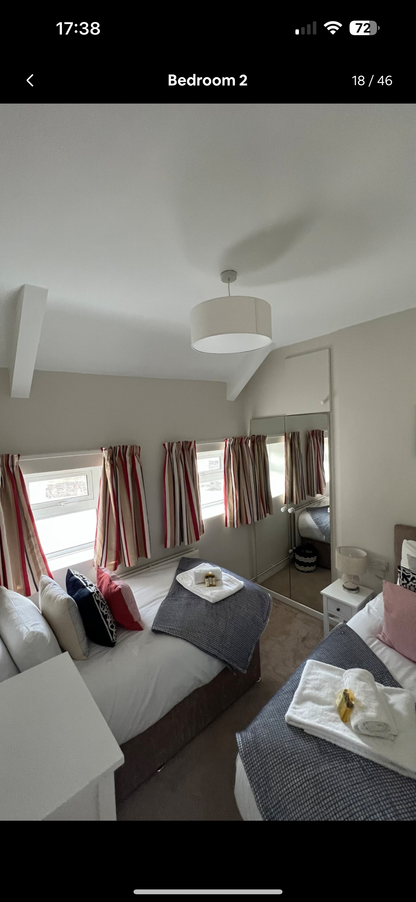 Llanrhidian - Sleeps x20, Hot tub, Ideal for families