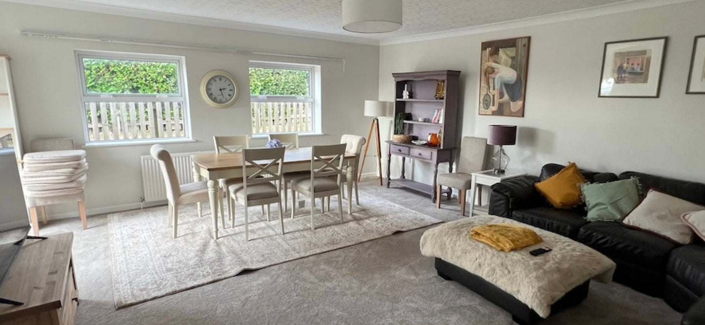 Llanrhidian - Sleeps x20, Hot tub, Ideal for families