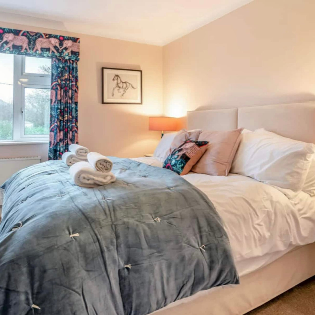 Llanrhidian - Sleeps x20, Hot tub, Ideal for families