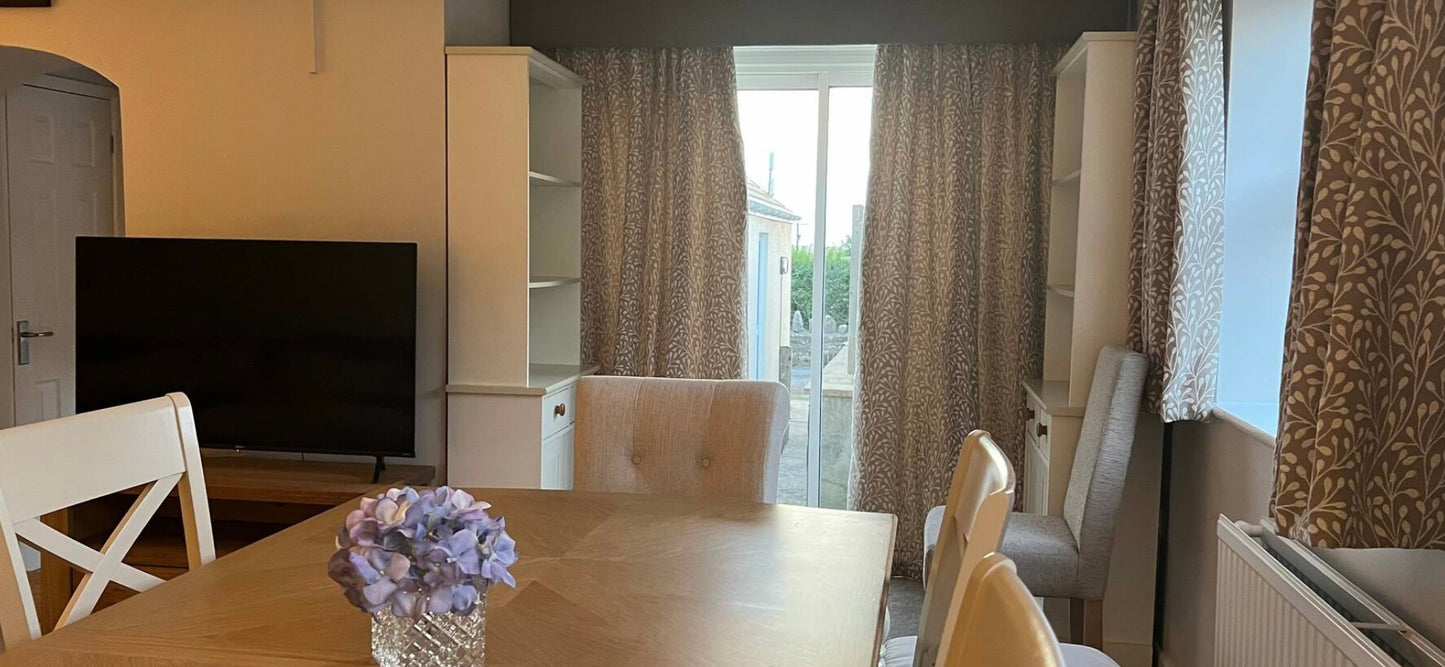 Llanrhidian - Sleeps x20, Hot tub, Ideal for families