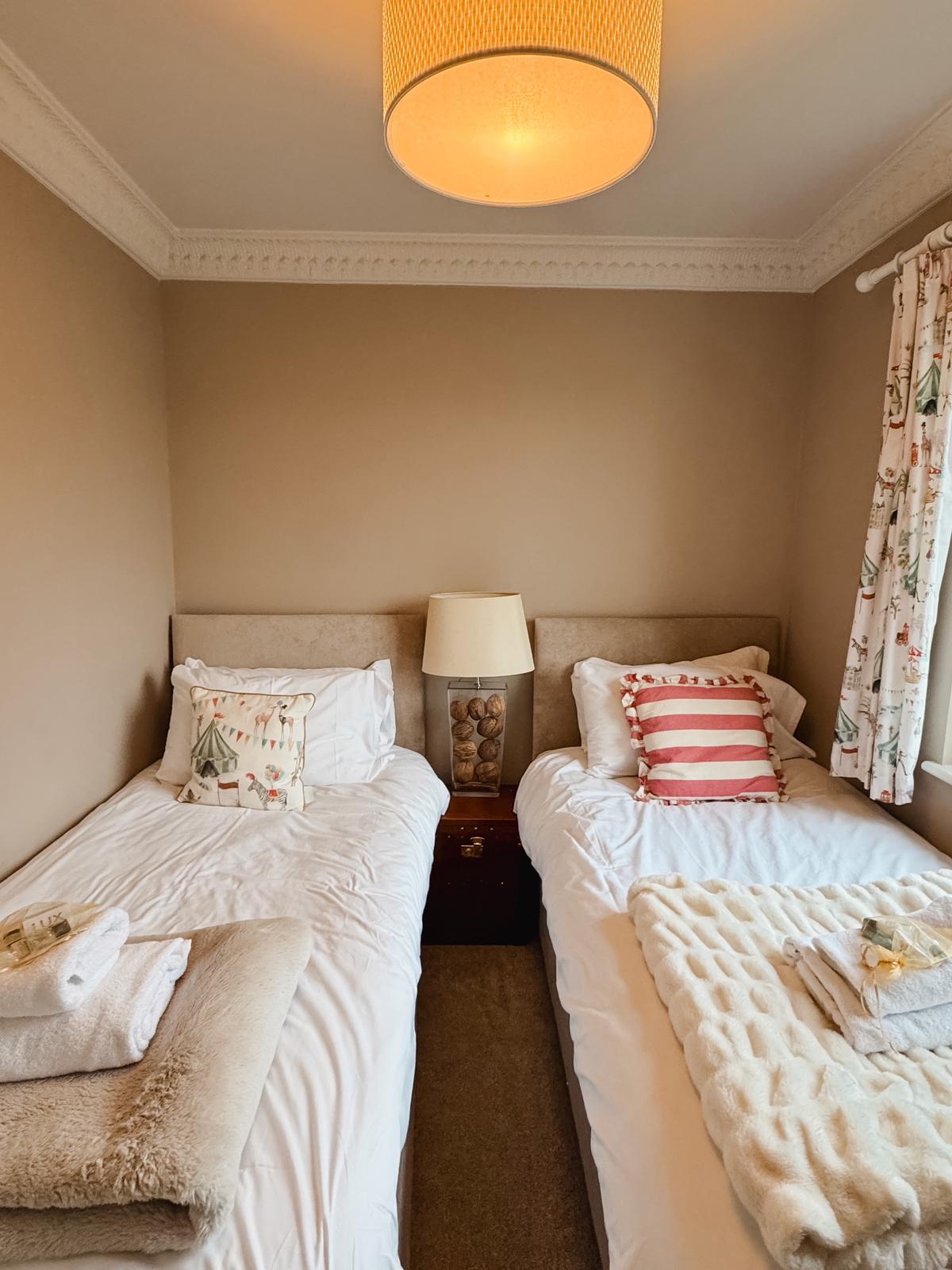 Mumbles - Gower Place, Sleeps x8, Central with parking