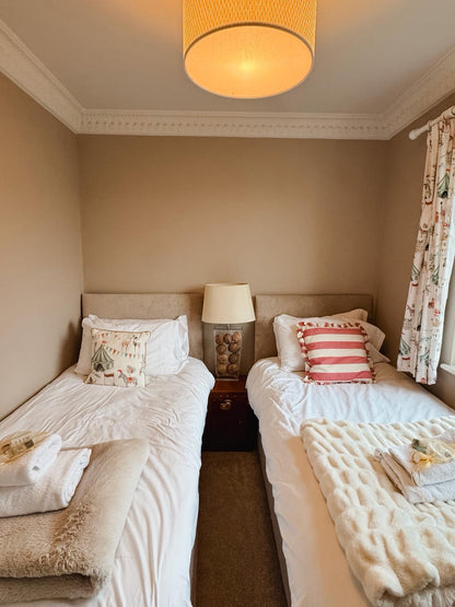Mumbles - Gower Place, Sleeps x8, Central with parking