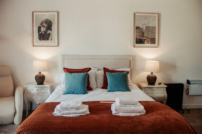 Llanrhidian - Boutique Style Hotel sleeps x15, Gower Peninsula
