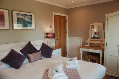 Llanrhidian - Boutique Style Hotel sleeps x15, Gower Peninsula