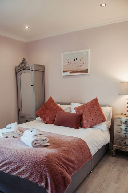 Llanrhidian - Boutique Style Hotel sleeps x15, Gower Peninsula