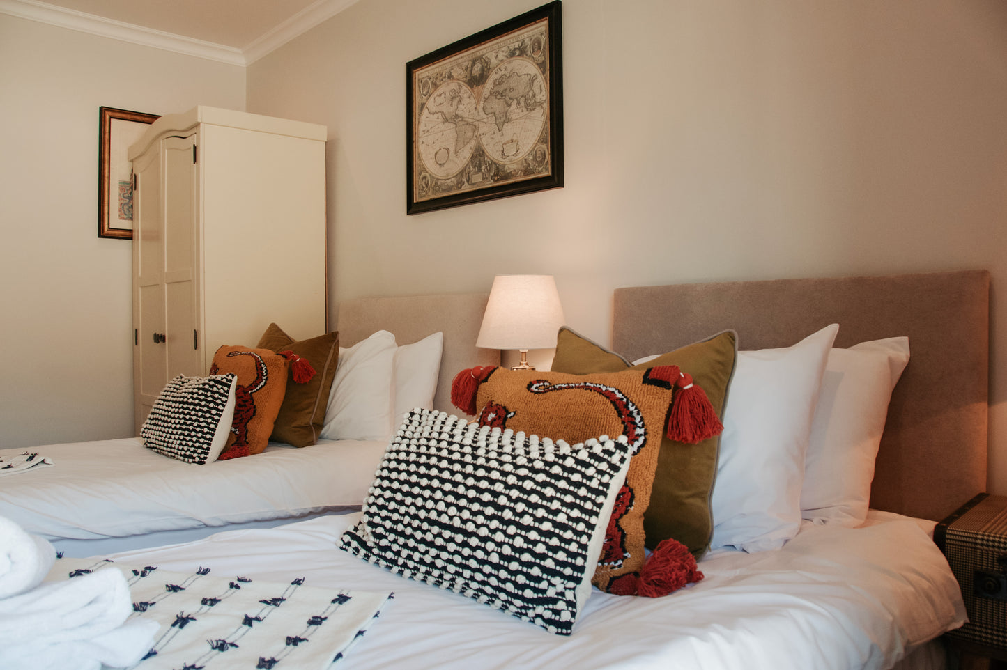 Llanrhidian - Boutique Style Hotel sleeps x15, Gower Peninsula