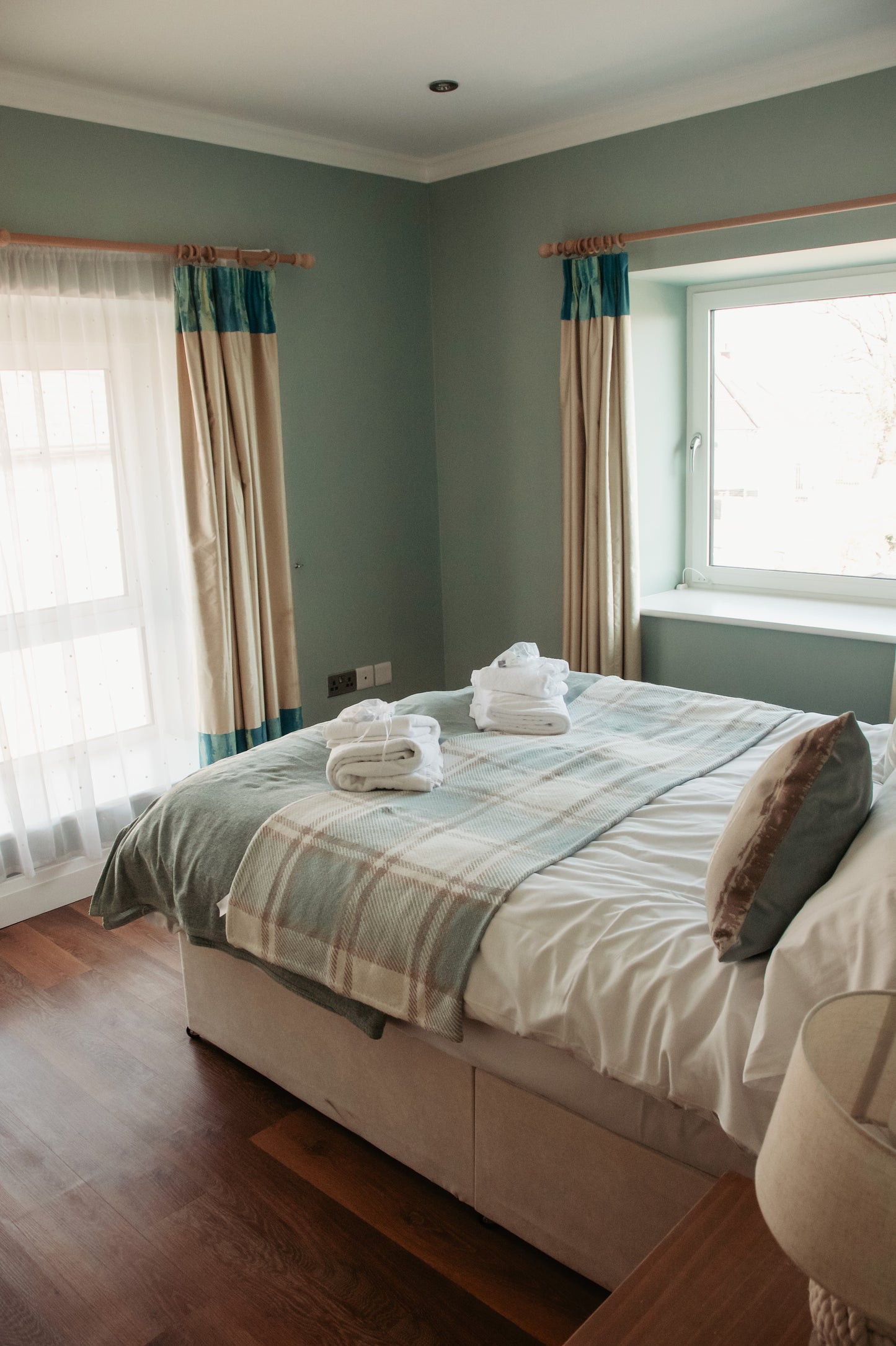 Llanrhidian - Boutique Style Hotel sleeps x15, Gower Peninsula