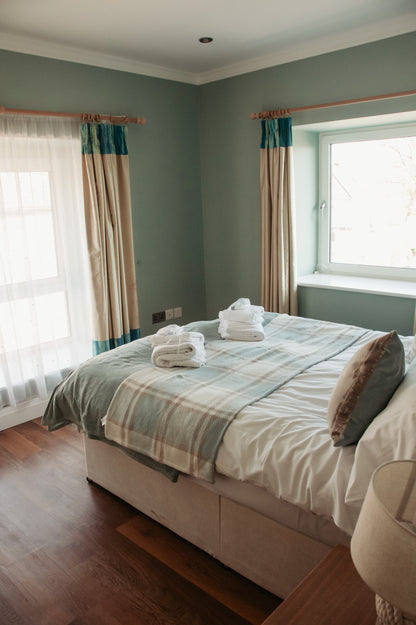 Llanrhidian - Boutique Style Hotel sleeps x15, Gower Peninsula