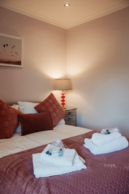 Llanrhidian - Boutique Style Hotel sleeps x15, Gower Peninsula
