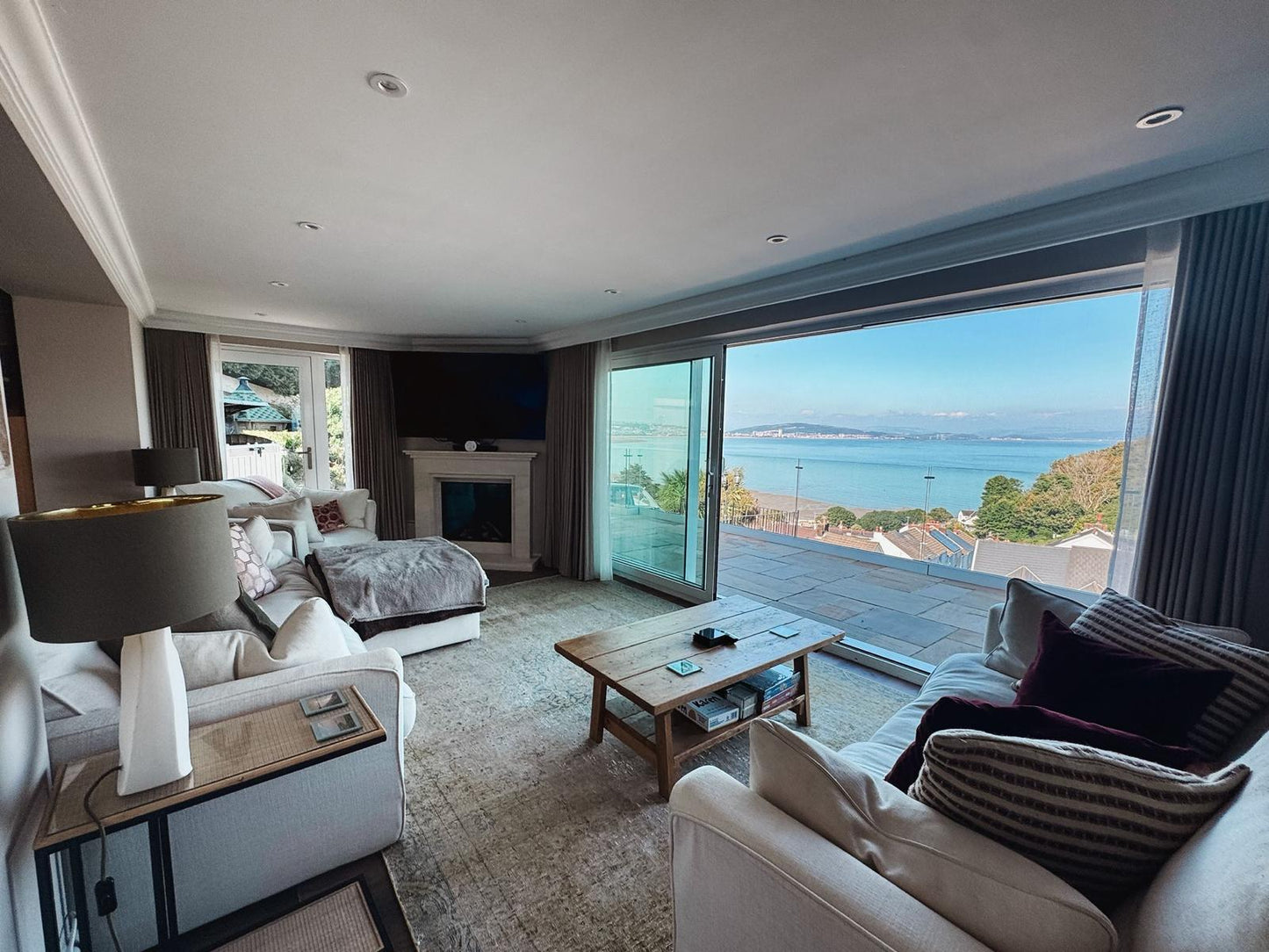 Luxury Retreat, Outdoor Pool, Mumbles, Sleeps x14