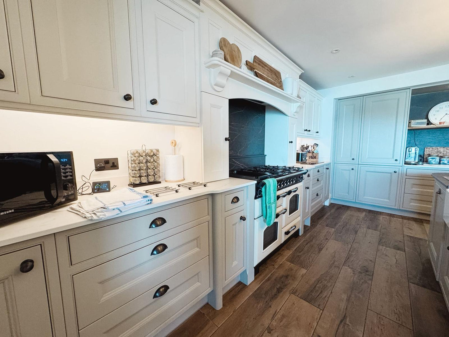 Luxury Retreat, Outdoor Pool, Mumbles, Sleeps x14