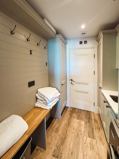 Luxury Retreat, Outdoor Pool, Mumbles, Sleeps x14