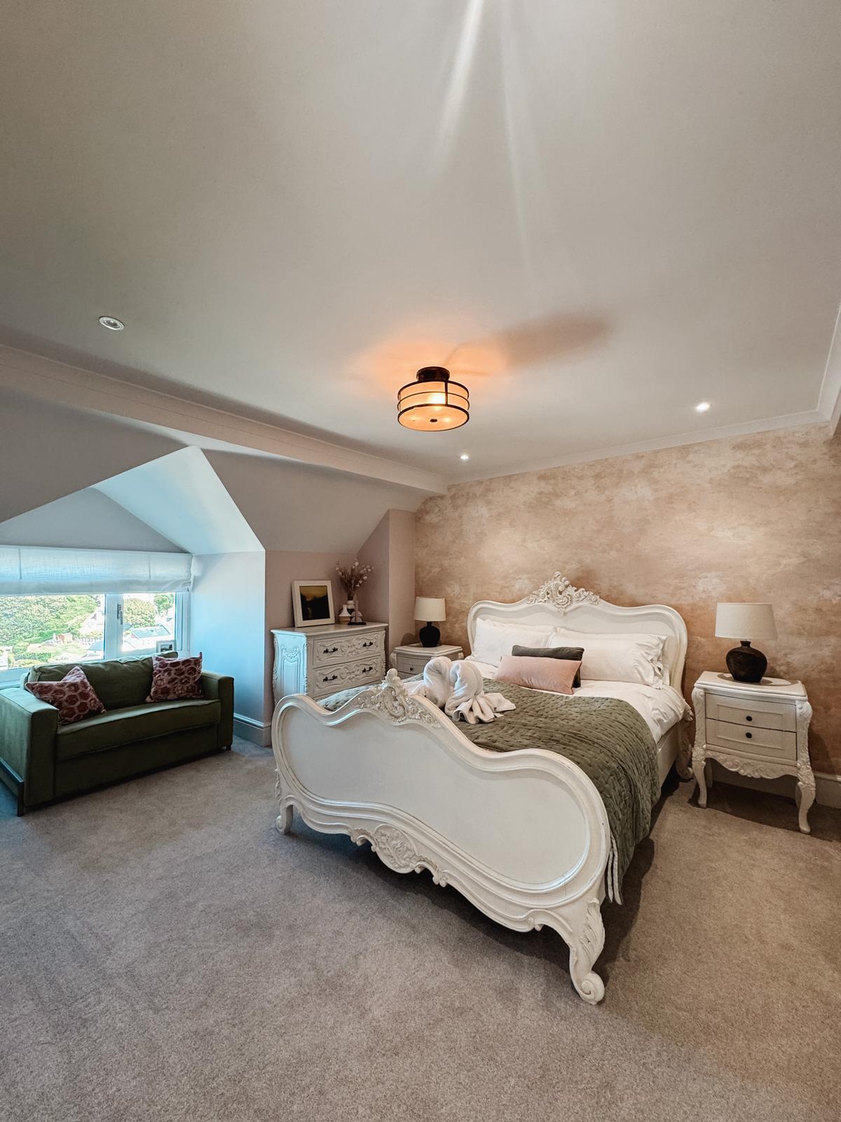 Luxury Retreat, Outdoor Pool, Mumbles, Sleeps x14