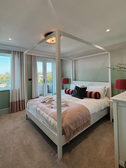 Luxury Retreat, Outdoor Pool, Mumbles, Sleeps x14