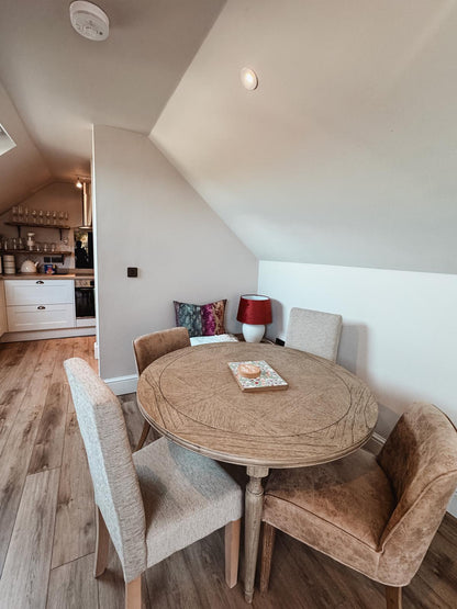 Luxury Retreat, Outdoor Pool, Mumbles, Sleeps x14