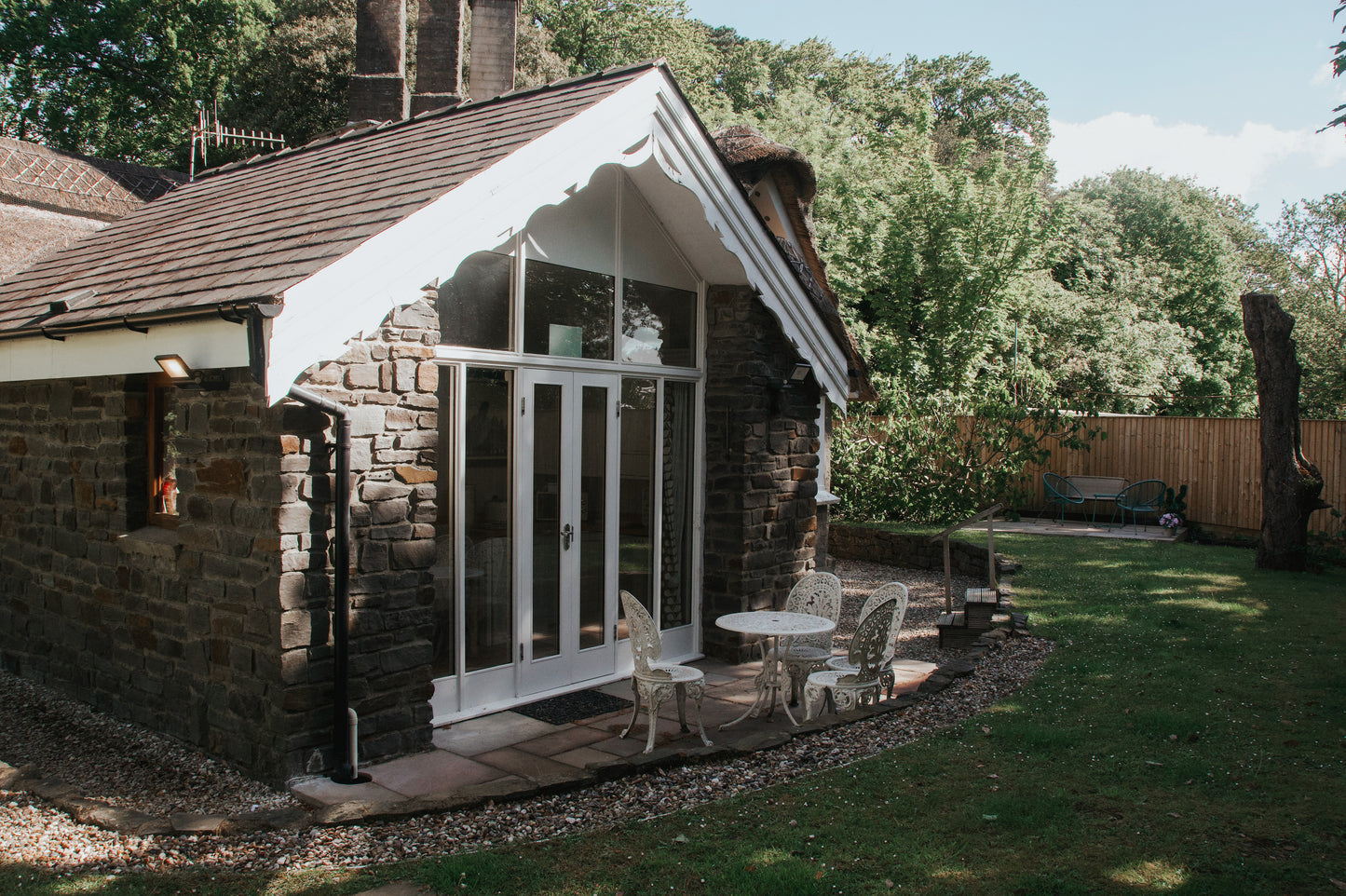 Sketty Green Lodge - Singleton Park. Sleeps x 3.