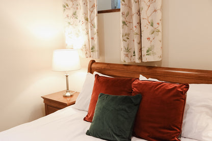 Mumbles - Oystermouth Chapel, Sleeps x6